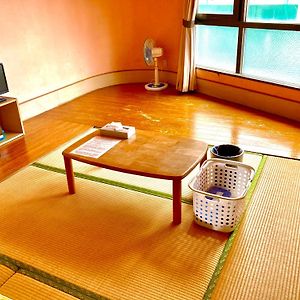 Zimmer im Japanischen Stil mit zwei Einzelbetten